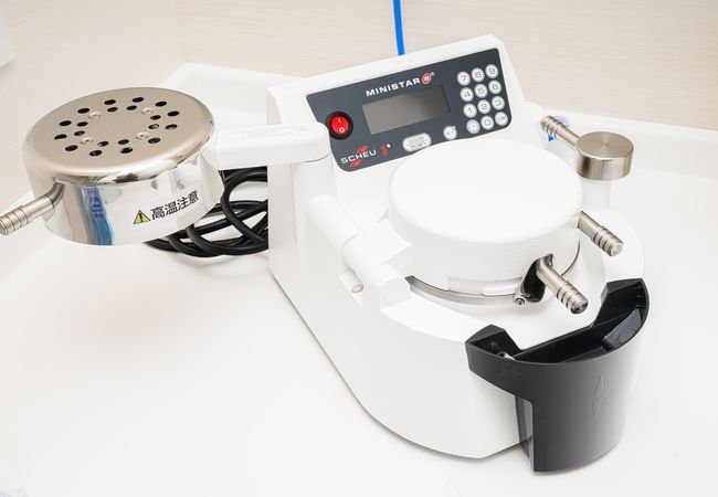 歯科技工用成型器